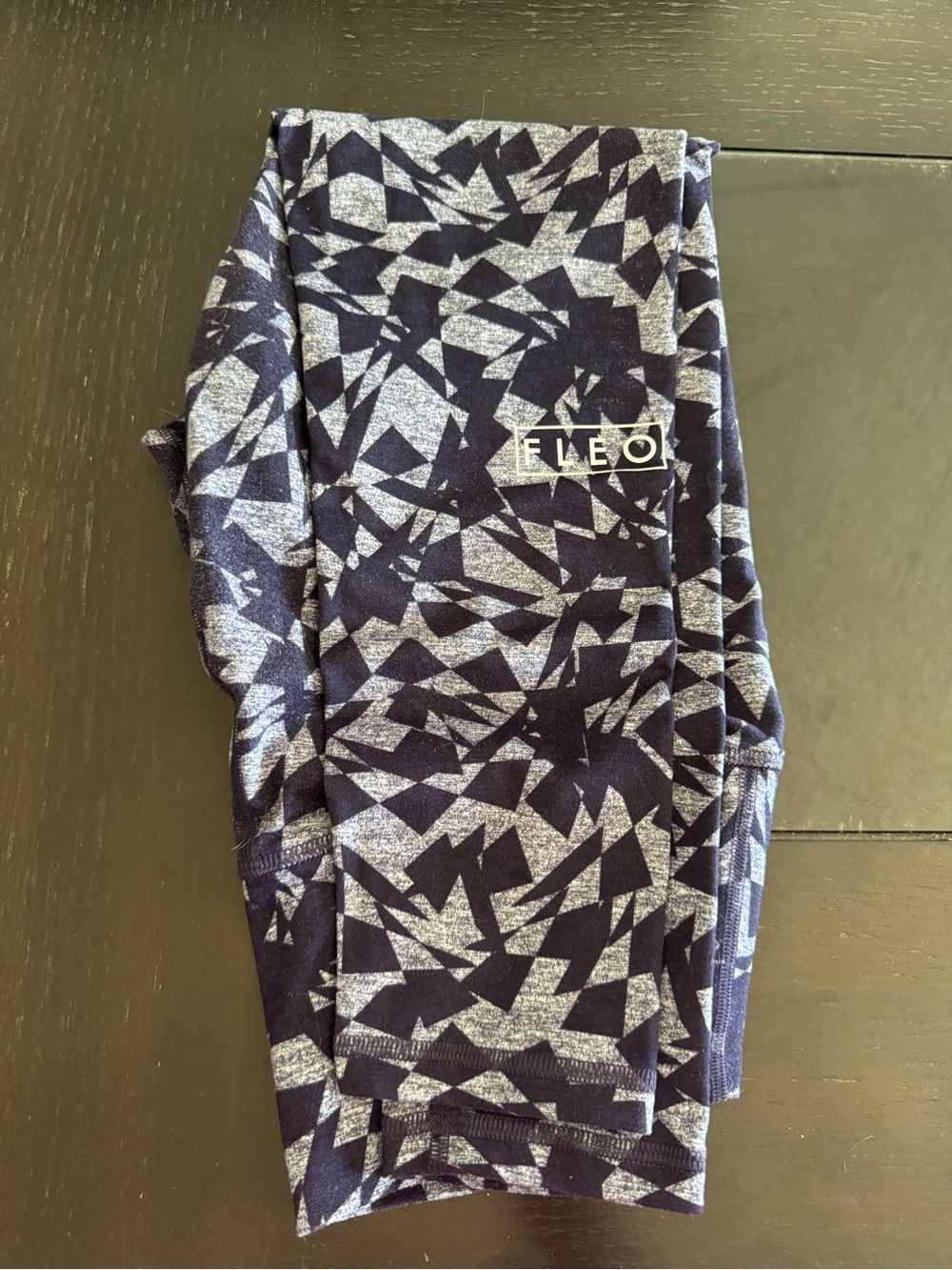 Fleo Navy & Gray Geometric Performance Leggings fracture